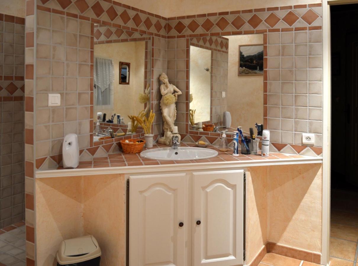 Le Mas Du Chat Bed and Breakfast Cavaillon Exteriör bild