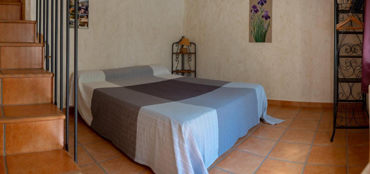 Le Mas Du Chat Bed and Breakfast Cavaillon Exteriör bild