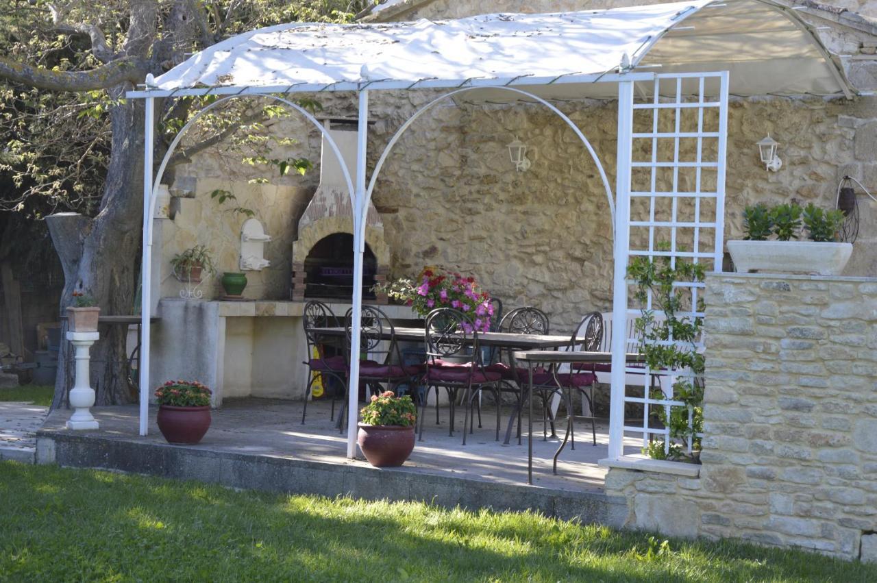 Le Mas Du Chat Bed and Breakfast Cavaillon Exteriör bild