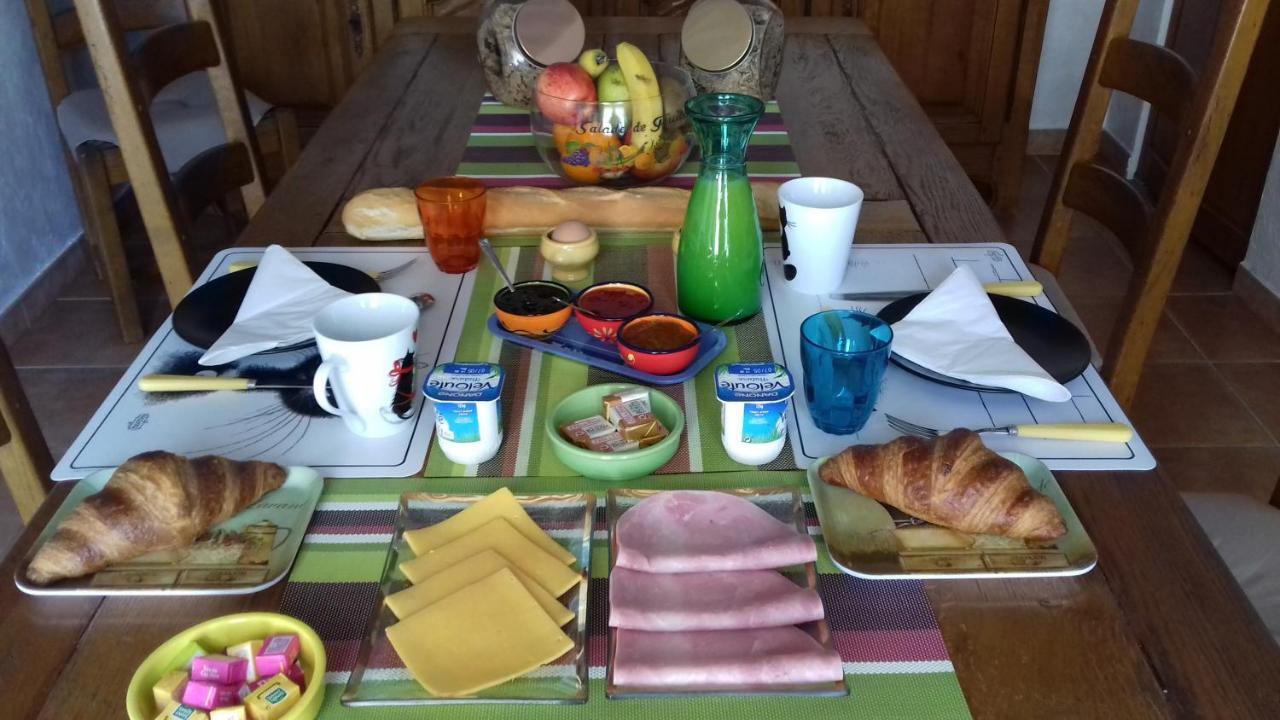Le Mas Du Chat Bed and Breakfast Cavaillon Exteriör bild